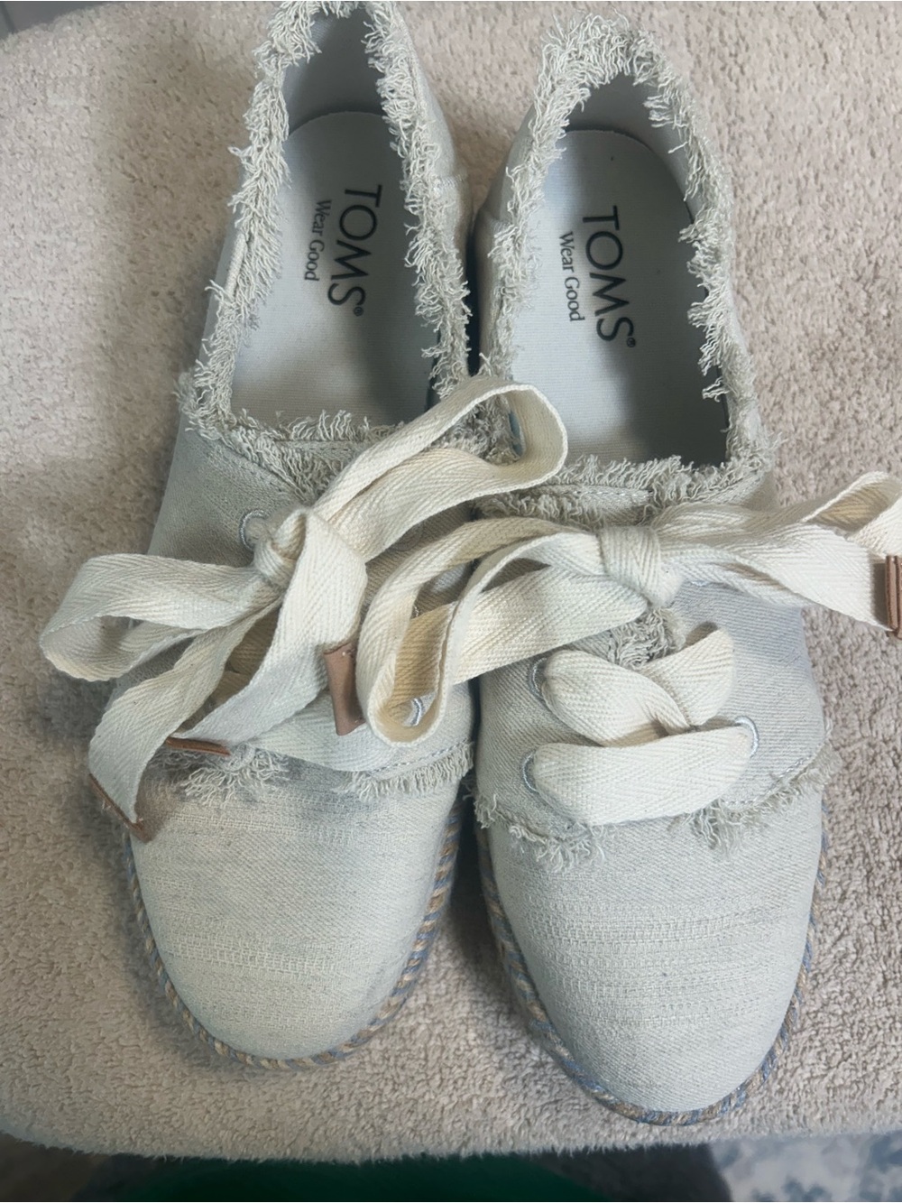 Tom’s Carolina lace up espadrille mid sole sneakers. Size 9 like new